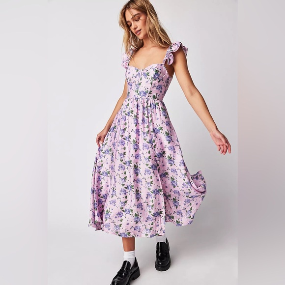 Astr Dresses & Skirts - ASTR Wedelia Dress in Purple Floral